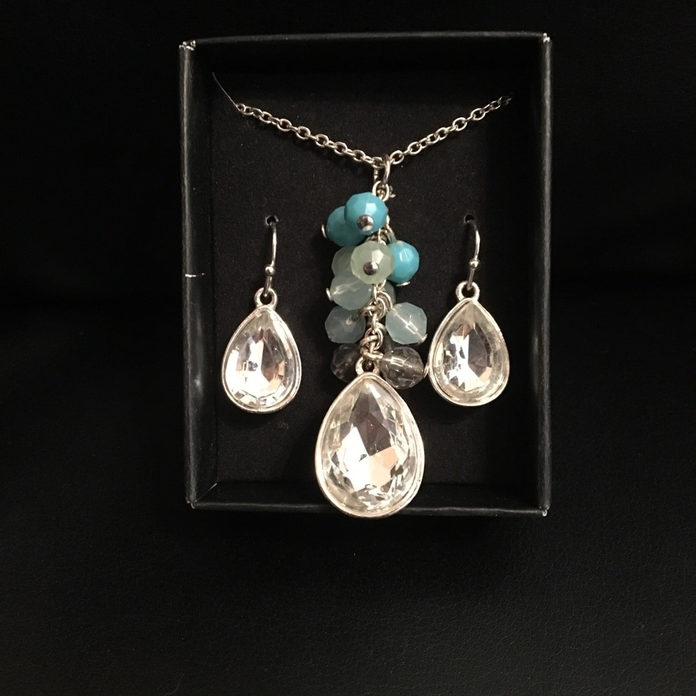 Necklace and earring set